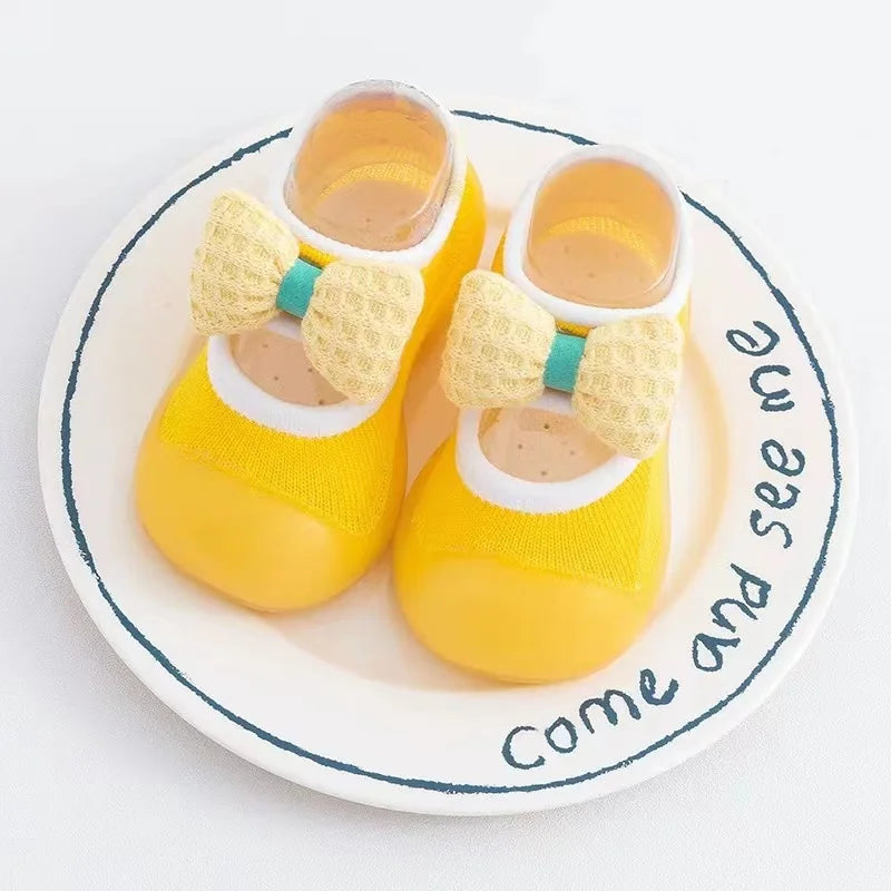 Mini Fashion™ - Nie wieder ausrutschen - Antirutschsocken Gelb / 20 (6-12 Monate) | Pädagogisches Holzspielzeug von Mein Kleines Baby