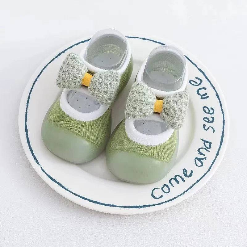 Mini Fashion™ - Nie wieder ausrutschen - Antirutschsocken Grün / 20 (6-12 Monate) | Pädagogisches Holzspielzeug von Mein Kleines Baby