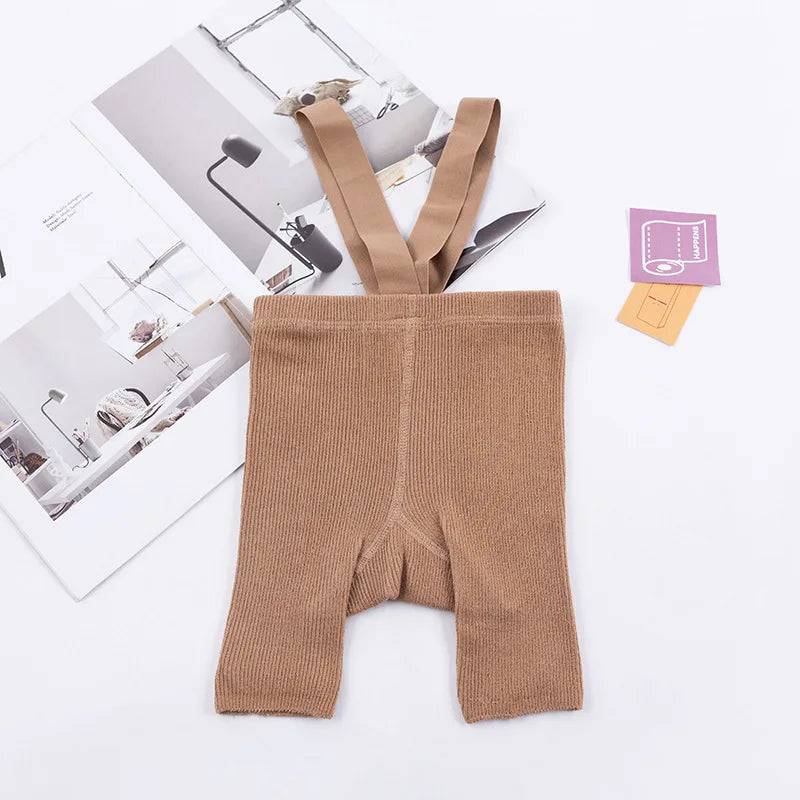 Mini Fashion™ - Praktische Schulterriemen - Kurze Latzhose Braun / M (12-24 Monate) | Pädagogisches Holzspielzeug von Mein Kleines Baby
