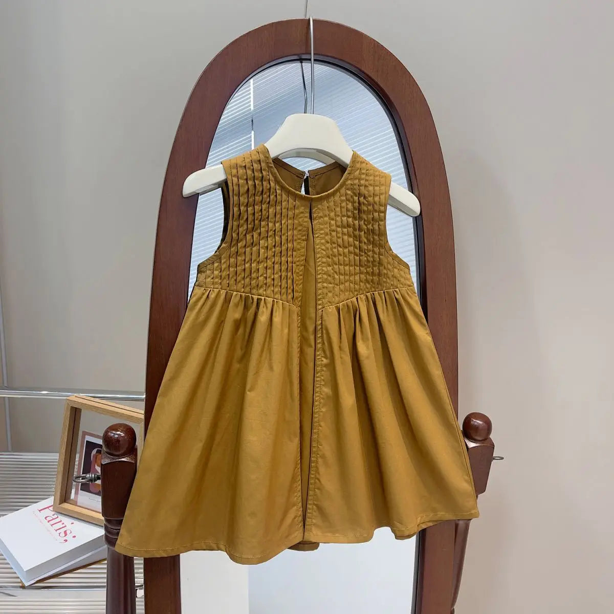 Mini Fashion™ - Stilvoll und elegant - Mädchenkleid Braun / 140 (6-7 Jahre) | Pädagogisches Holzspielzeug von Mein Kleines Baby