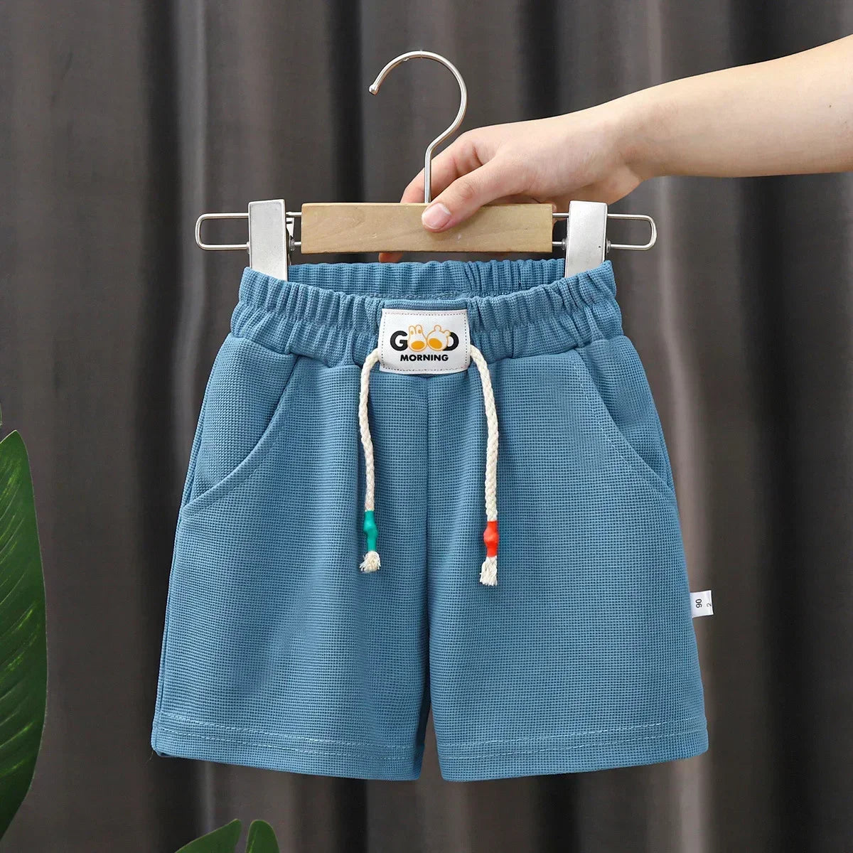Mini Fashion™ - Superbequeme Jogginghose - Kurze Hose Blau / 100 | Pädagogisches Holzspielzeug von Mein Kleines Baby