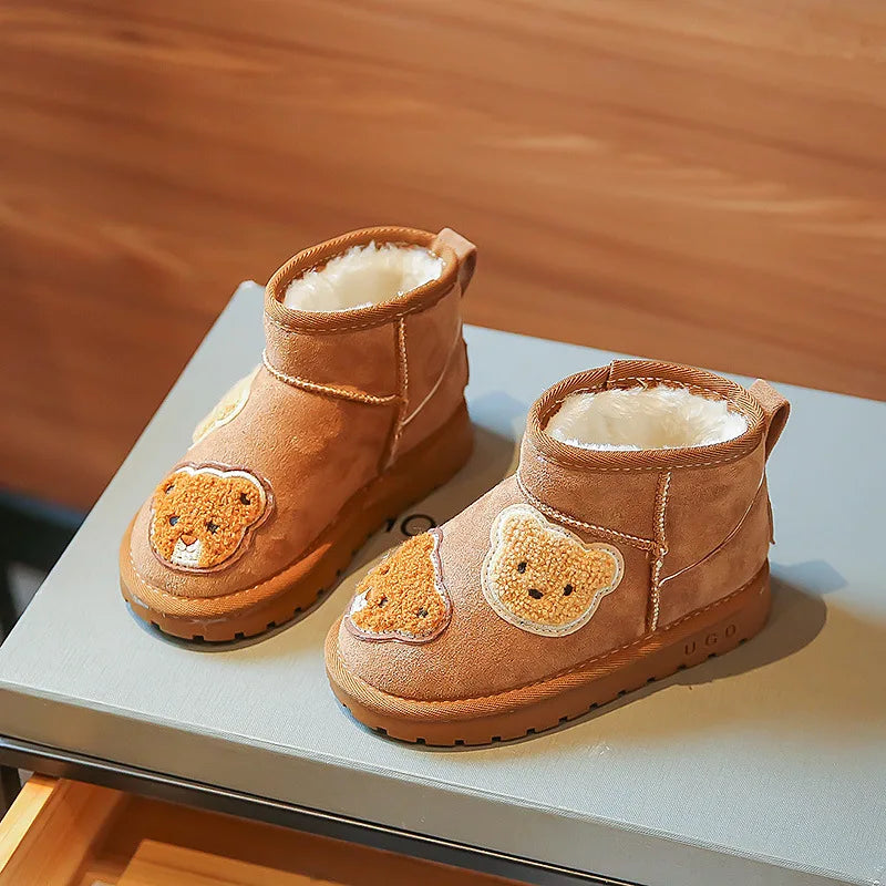Mini Fashion - Braune Wildlederstiefelette mit Bären 35 (7.5 – 8 Jahre / 21.5 cm) | Pädagogisches Holzspielzeug von Mein Kleines Baby
