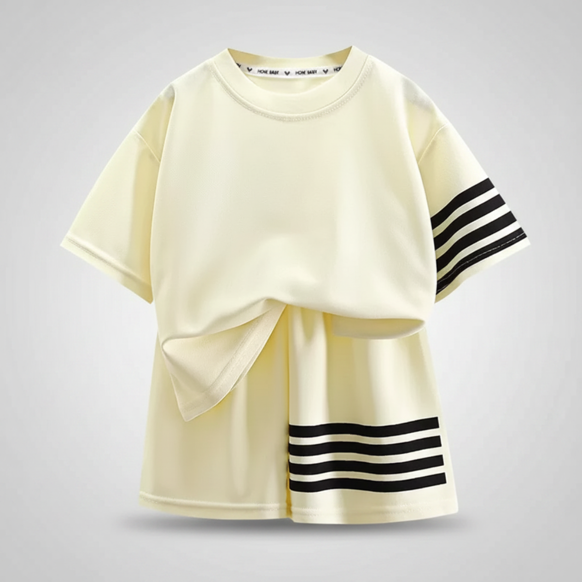 MiniSport – Sport & Freizeit – 2-teiliges Set mit Shorts und T-Shirt Creme / 90 (3–4 Jahre) | Pädagogisches Holzspielzeug von Mein Kleines Baby