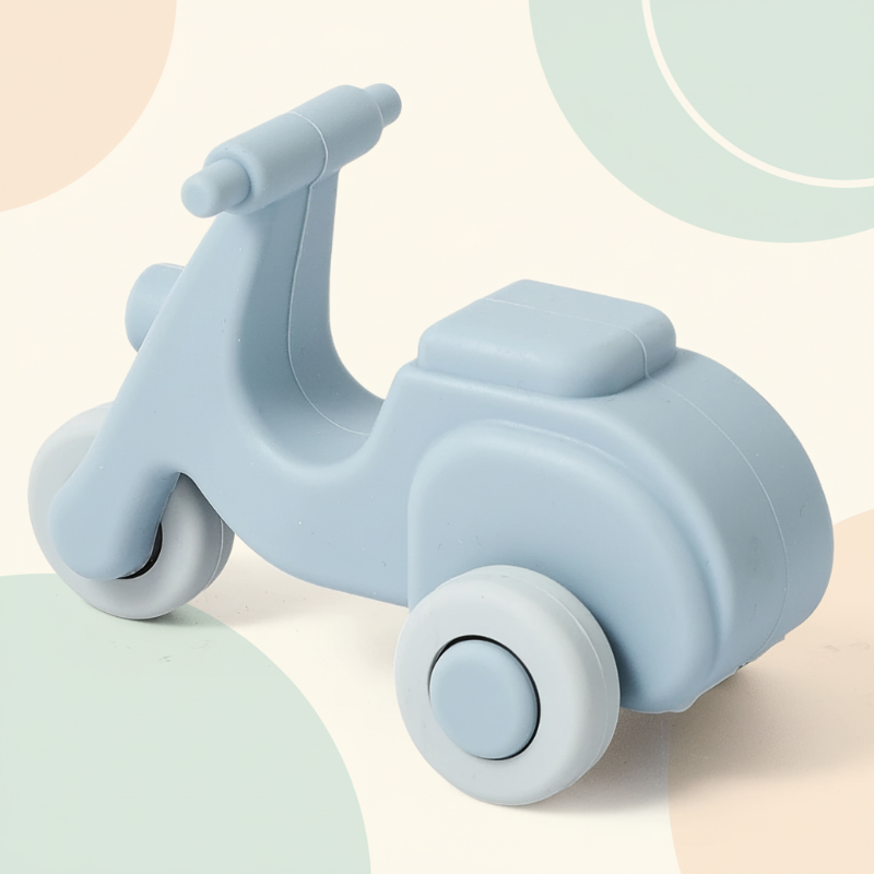 Montessori Silicone Toy Car– Sicher&bissfest– Beißspielzeug aus Silikon in Fahrzeugform Blauer Roller | Pädagogisches Holzspielzeug von Mein Kleines Baby