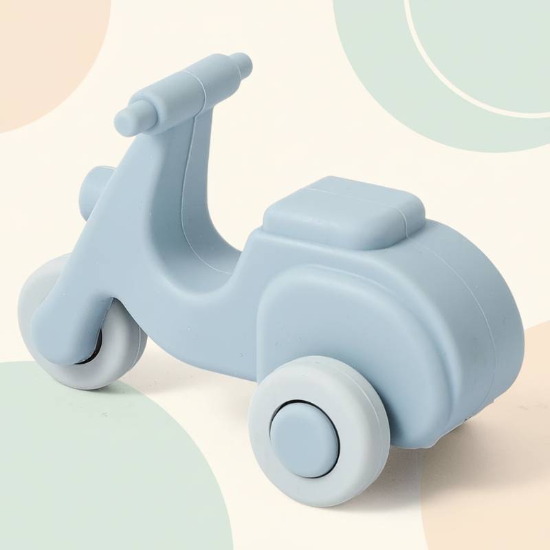 Montessori Silicone Toy Car– Sicher&bissfest– Beißspielzeug aus Silikon in Fahrzeugform Blauer Roller | Pädagogisches Holzspielzeug von Mein Kleines Baby