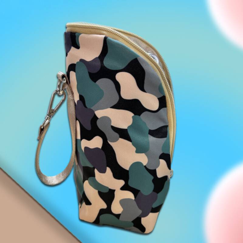 Nurtura – Warm & Unterwegs – Tragbarer Babyflaschenwärmer Camo – Schwarz – Reißverschluss | Pädagogisches Holzspielzeug Nurtura – Warm & Unterwegs – Tragbarer Babyflaschenwärmer Camo – Schwarz – Reißverschluss | Pädagogisches Holzspielzeug von Mein Kleines Baby