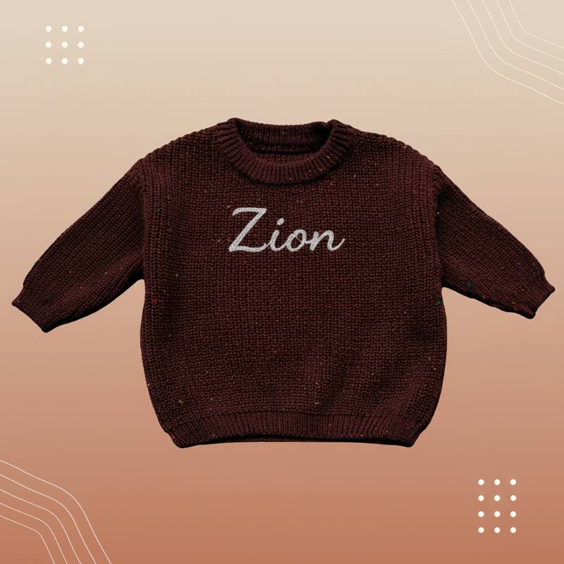 Personalized Baby Sweater – Einzigartig & liebevoll – Bestickter, personalisierter Baby-Pullover Gespickter Kaffee / 100 (3–4 Jahre) | Pädagogisches Holzspielzeug von Mein Kleines Baby