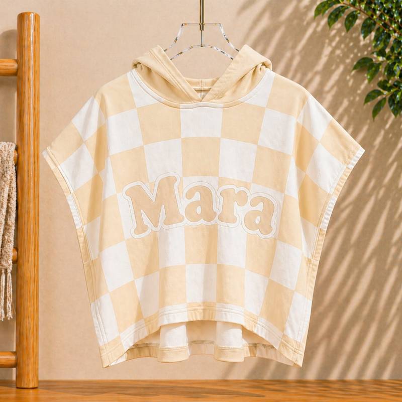Personalized Hooded Towel – Weich & Einzigartig – Personalisiertes Kinder-Bademantel Vanille / 60x80cm | Pädagogisches Holzspielzeug Personalized Hooded Towel – Weich & Einzigartig – Personalisiertes Kinder-Bademantel Vanille / 60x80cm | Pädagogisches Holzspielzeug von Mein Kleines Baby
