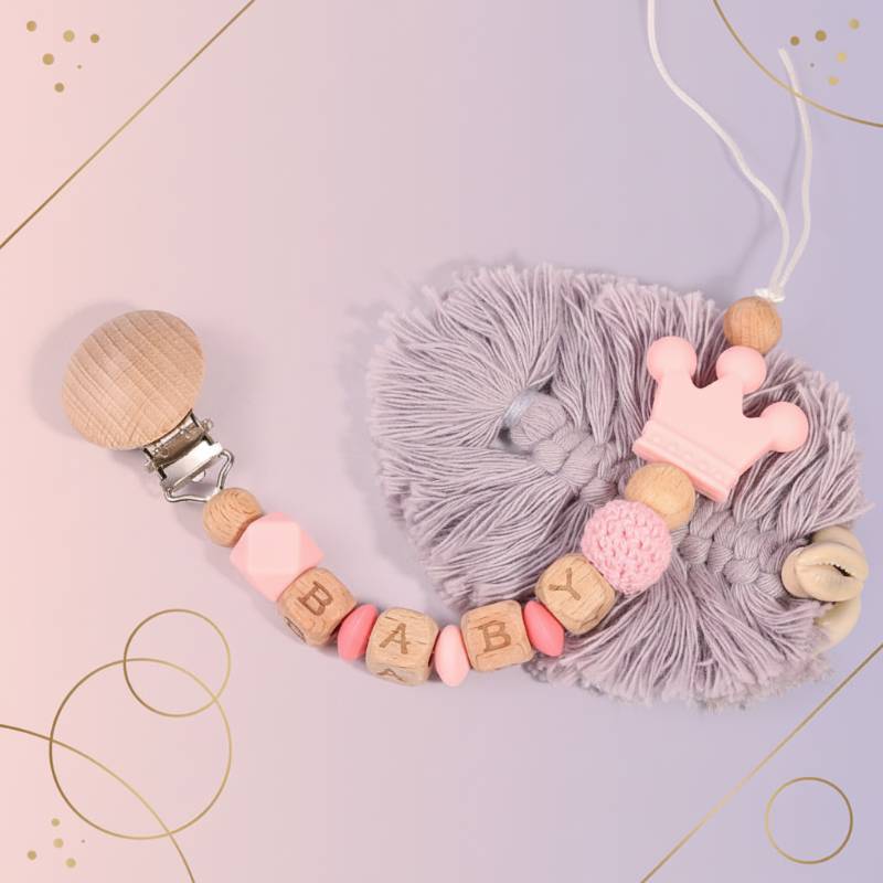Personalized Pacifier Chain– Sicher&stilvoll– Personalisierte Schnullerkette Hellrosa | Pädagogisches Holzspielzeug von Mein Kleines Baby