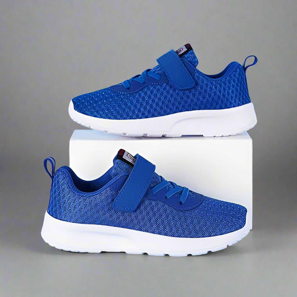 PlayFit– Bequem und trendy – Mesh-Laufschuhe Blau / 32 (9.5–10 Jahre) | Pädagogisches Holzspielzeug von Mein Kleines Baby