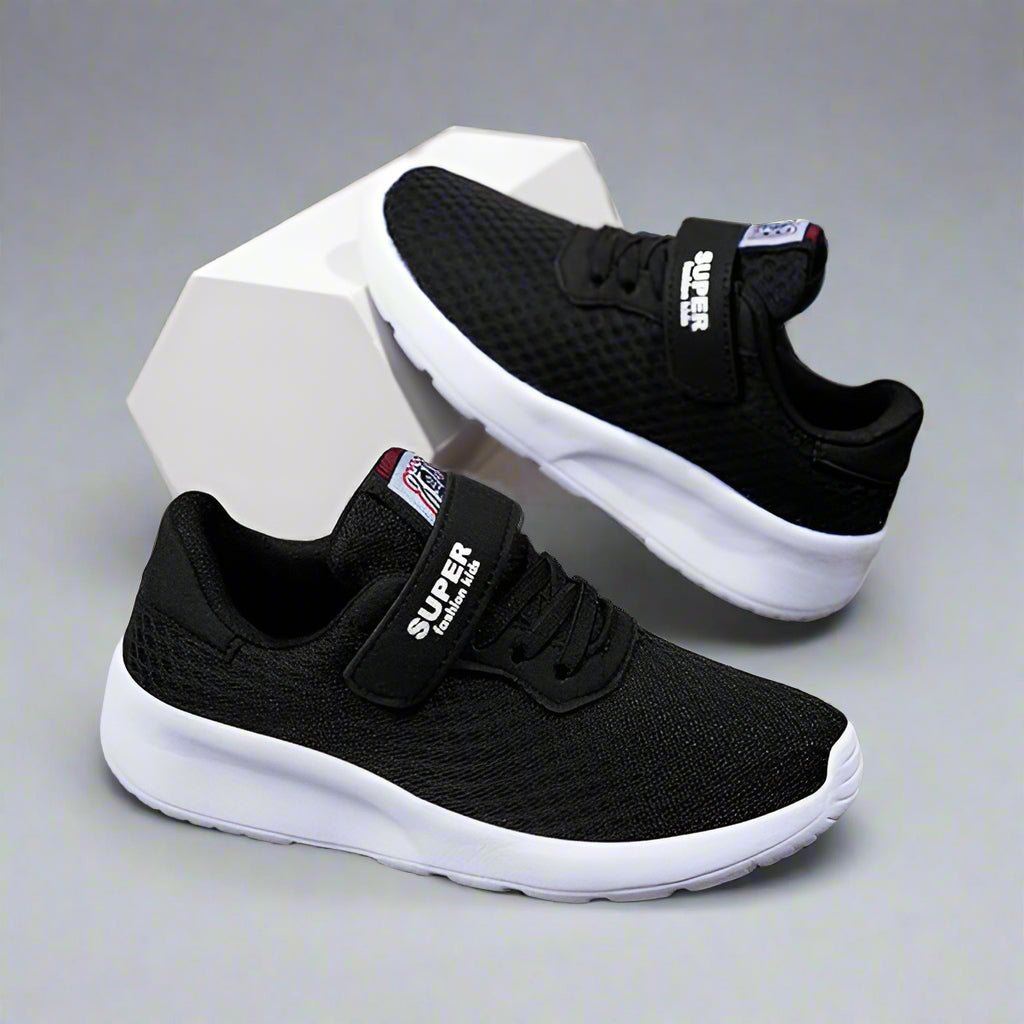 PlayFit– Bequem und trendy – Mesh-Laufschuhe Schwarz/Weiß / 31 (9–9.5 Jahre) | Pädagogisches Holzspielzeug von Mein Kleines Baby