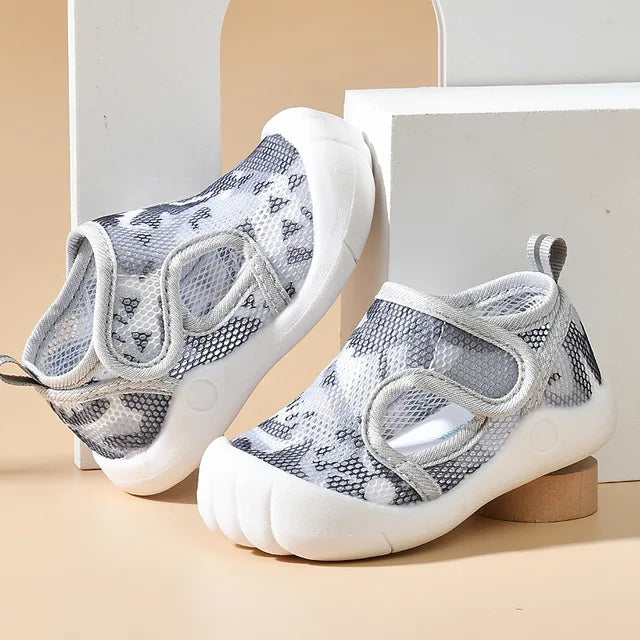 Puddle Play Pals™ - Leichtes Einsteigen - Kindersandalen Gra / 14 (6-9 Monate) | Pädagogisches Holzspielzeug von Mein Kleines Baby
