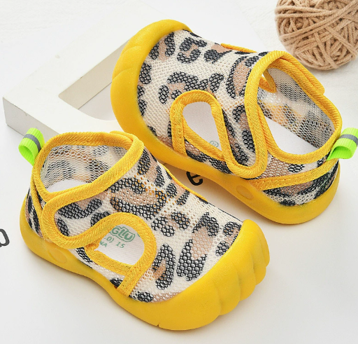 Puddle Play Pals™ - Leichtes Einsteigen - Kindersandalen Sandbeige / 14 (6-9 Monate) | Pädagogisches Holzspielzeug von Mein Kleines Baby