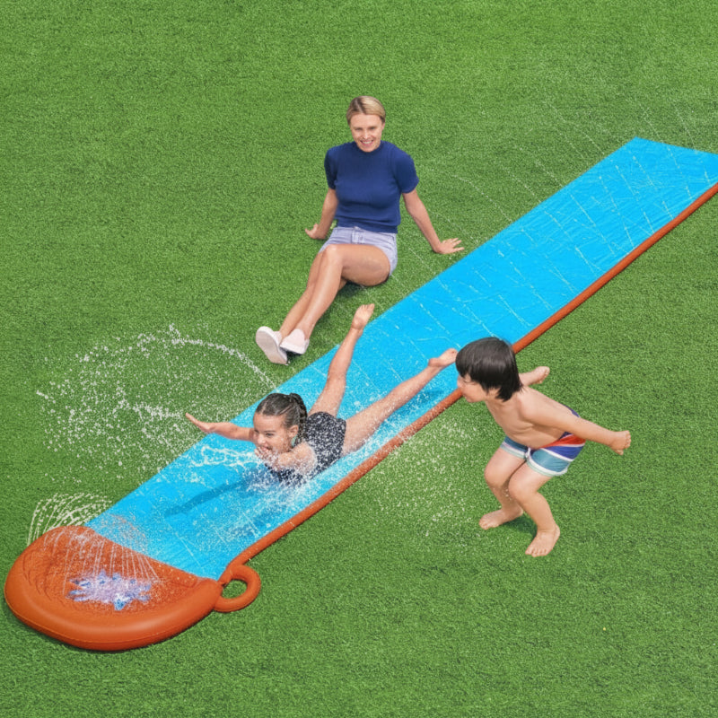 SlideMaster – Erfrischung & Wasserspaß – Spielmatte für draußen | Pädagogisches Holzspielzeug SlideMaster – Erfrischung & Wasserspaß – Spielmatte für draußen | Pädagogisches Holzspielzeug von Mein Kleines Baby
