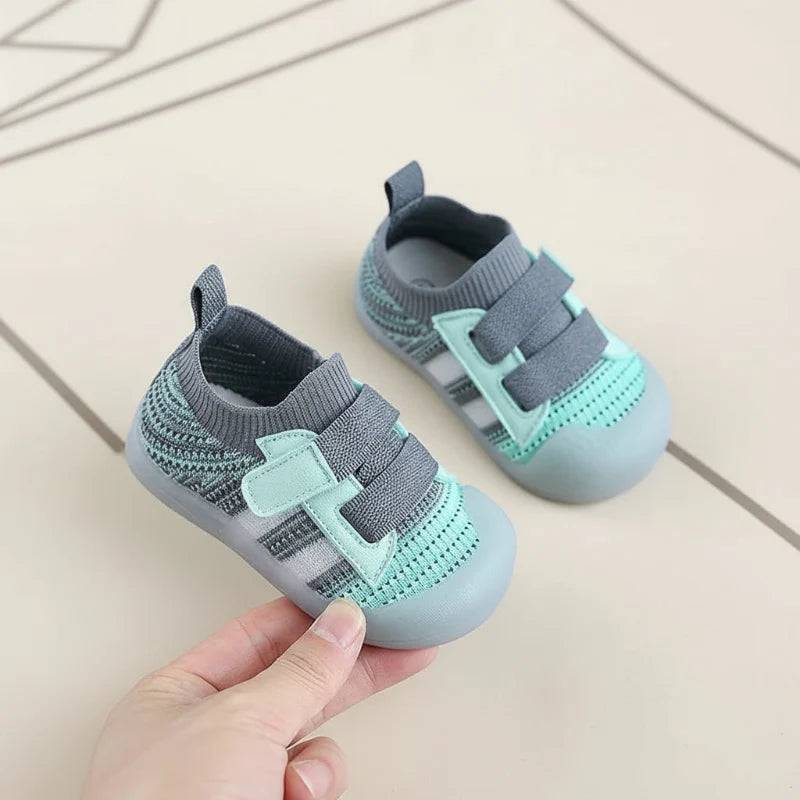 TinyRunner– Sportlich&atmungsaktiv - Mesh-Babyschuhe mit weicher Sohle Grün / 31 (6 Jahre) | Pädagogisches Holzspielzeug von Mein Kleines Baby
