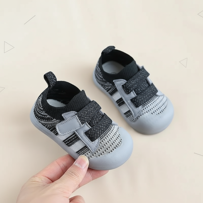 TinyRunner– Sportlich&atmungsaktiv - Mesh-Babyschuhe mit weicher Sohle Schwarz Grau / 34 (7.5 Jahre) | Pädagogisches Holzspielzeug von Mein Kleines Baby