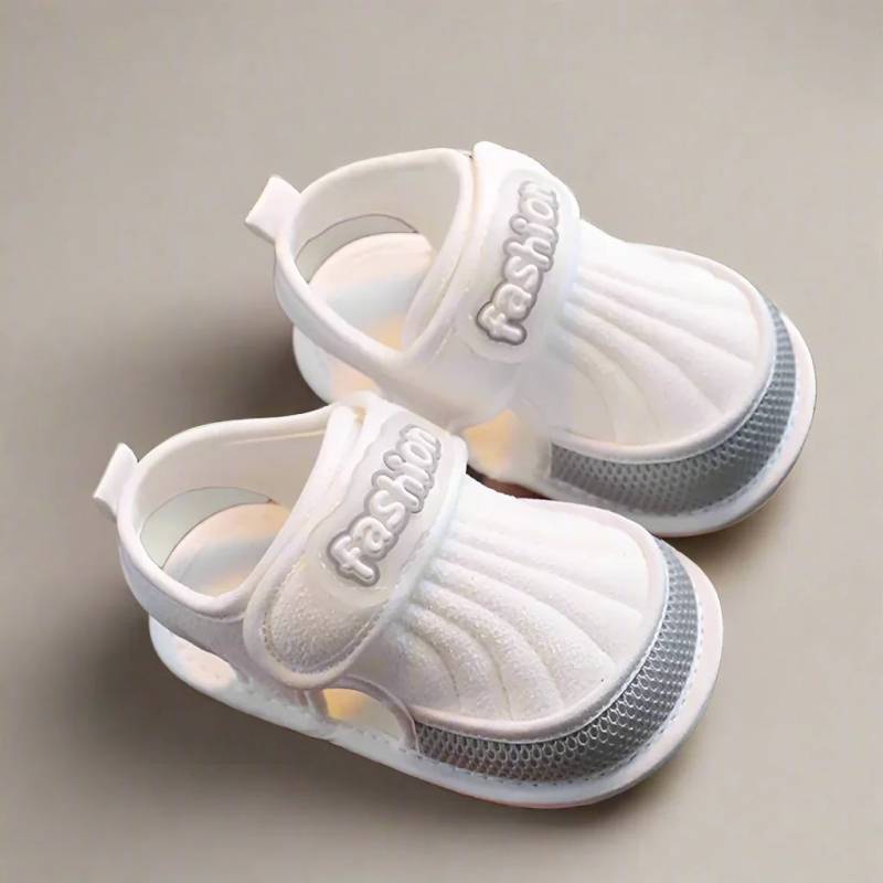 TinySteps – Åndbar og let – sommersandaler til babyer med skridsikker sål Grå / 12 (12 cm / 6–12 måneder) | Pädagogisches Holzspielzeug von Mein Kleines Baby