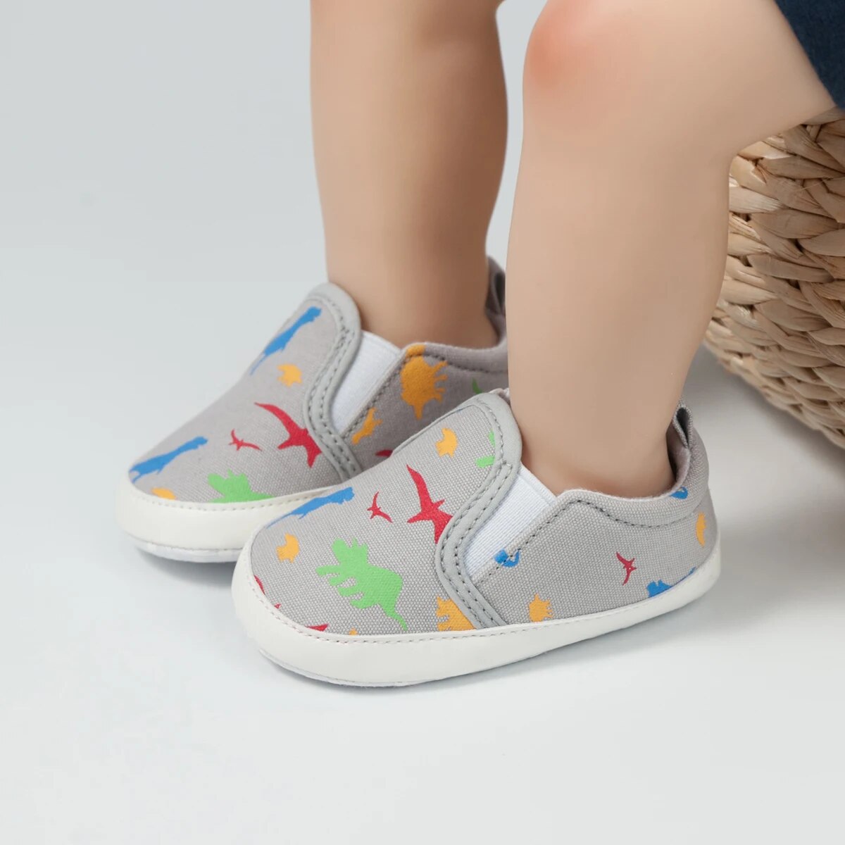 TinySteps– Sicher&verspielt– Baby-Slip-On-Sneaker mit rutschfester Sohle Grau / 17 (6 – 12 Monate / 11.5–12 cm) | Pädagogisches Holzspielzeug von Mein Kleines Baby