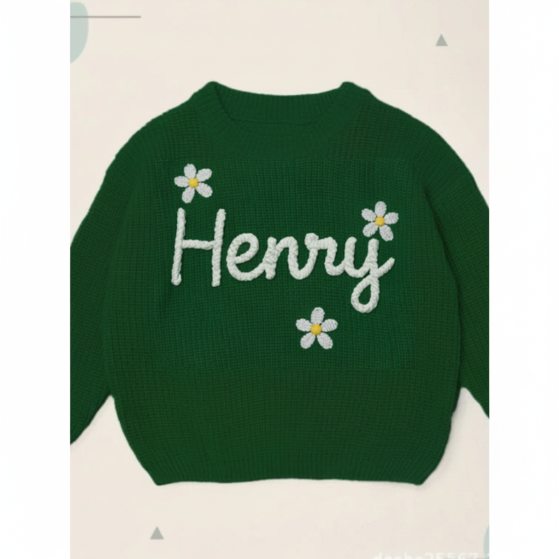 TinyStitch– Personalisierter Strickpullover mit Namen für Kinder Armygrün – weißer Aufdruck / 75 (12–18 Monate) / Margriet | Pädagogisches Holzspielzeug von Mein Kleines Baby