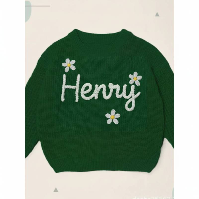 TinyStitch– Personalisierter Strickpullover mit Namen für Kinder Armygrün – weißer Aufdruck / 75 (12–18 Monate) / Margriet | Pädagogisches Holzspielzeug von Mein Kleines Baby