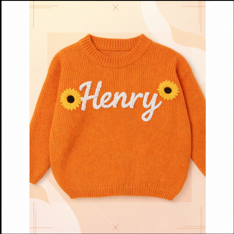 TinyStitch – Personalisierter Strickpullover mit Namen für Kinder Orange-weißer Aufdruck / 110 (5–6 Jahre) / Sonnenblume | Pädagogisches Holzspielzeug von Mein Kleines Baby