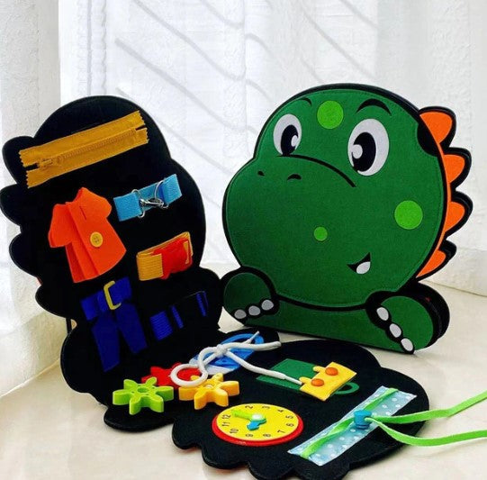 Toddler Busy Board™ - Sanseeventyr - Dino filtbog | Pädagogisches Holzspielzeug von Mein Kleines Baby