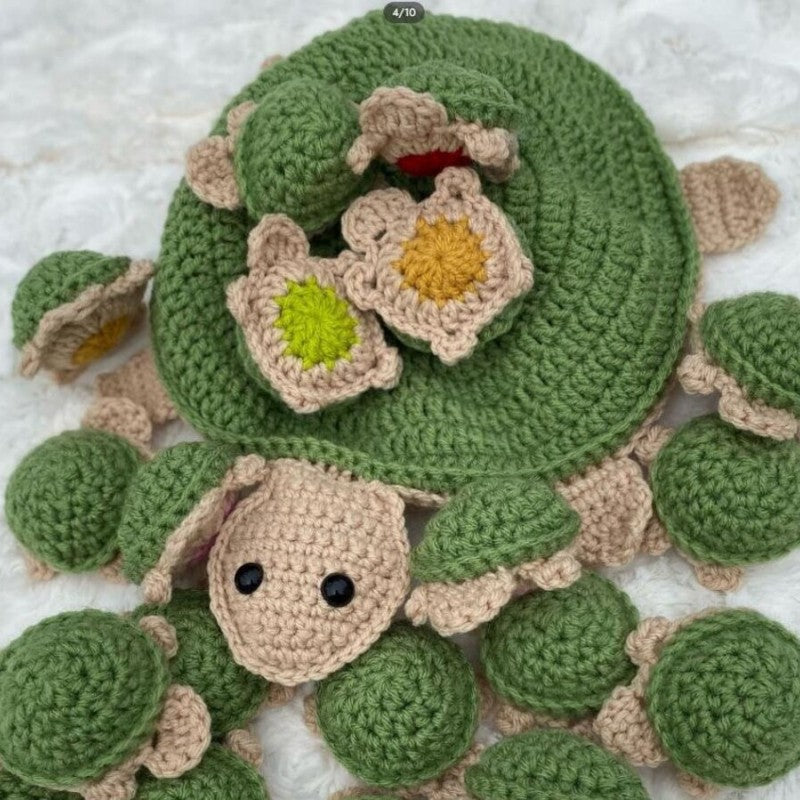 Turtle Crochet Memory Game™ - Gedächtnis trainieren - Gehäkelte Schildkröte Mutterschildkröte + 8 kleine Schildkröten | Pädagogisches Holzspielzeug von Mein Kleines Baby
