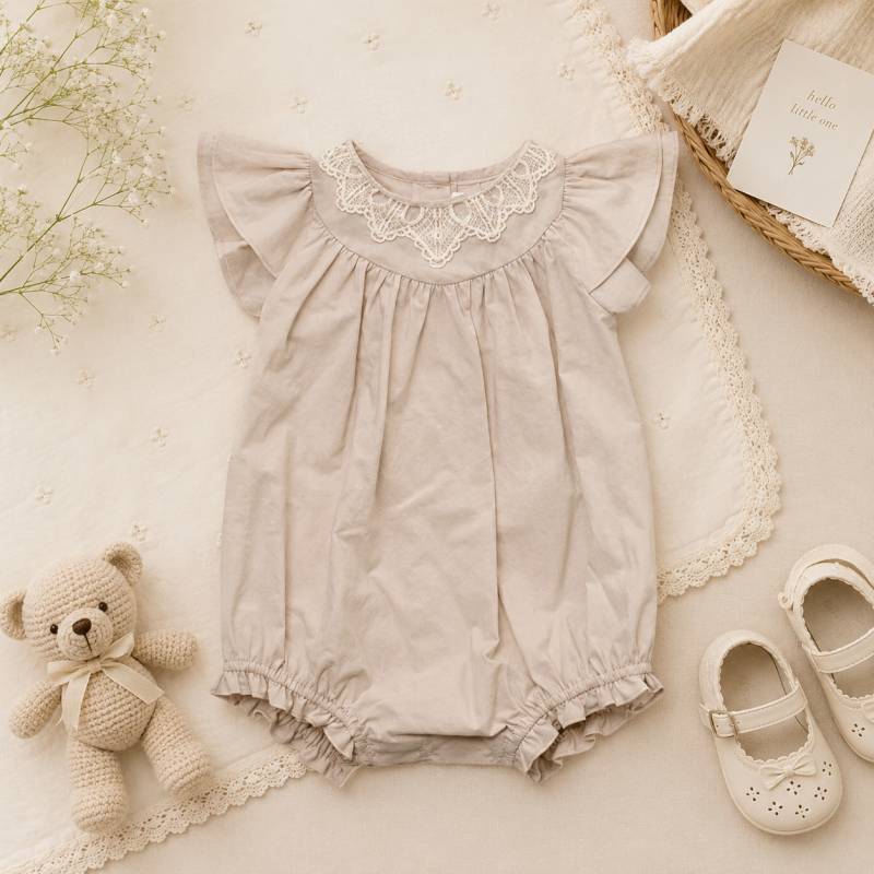 Vintage Rompers – Zeitlos & weich – Baby-Strampler 70 (0–3 Monate) / Vintage-Kante mit Wellenmuster | Pädagogisches Holzspielzeug von Mein Kleines Baby