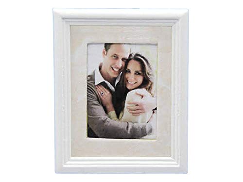 Melody Jane Puppenhaus Königliche Verlobung Bild Lackieren Weißer Rahmen Prinz William & Kate Melody Jane Puppenhaus Königliche Verlobung Bild Lackieren Weißer Rahmen Prinz William & Kate von Melody Jane