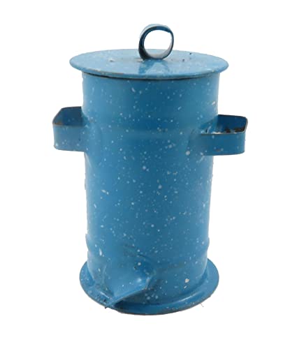 Melody Jane Puppenhaus Milchkanne mit blauen Punkten, Miniatur-Metall, Küchenzubehör Melody Jane Puppenhaus Milchkanne mit blauen Punkten, Miniatur-Metall, Küchenzubehör von Melody Jane