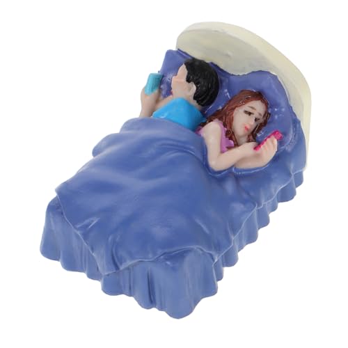 Mikinona Realistische Miniatur Paarfigur Bett mit Smartphones Therapeutische Sandspiel Deko für Zuhause Kreative Stressbewältigung Vielseitig Einsetzbar als Puppenhaus Accessoire Mikinona Realistische Miniatur Paarfigur Bett mit Smartphones Therapeutische Sandspiel Deko für Zuhause Kreative Stressbewältigung Vielseitig Einsetzbar als Puppenhaus Accessoire von Mikinona