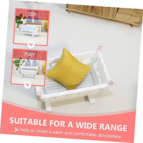 Milisten Miniatur Puppenhaus Babybett mit Wippfunktion Mini Puppenhaus Möbel Zubehör Handgefertigtes Schlafzimmermöbel für Kreative Rollenspiele von Milisten