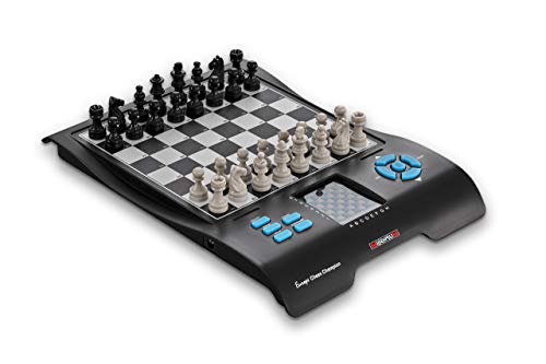 MILLENNIUM Europe Chess Champion M800 - Schachcomputer + 7 weitere Spiele (Dame, Halma, 4 gewinnt, Reversi, etc.) für Einsteiger und Kinder. Mit praktischem Figurenfach für Reisen und unterwegs. von Millennium