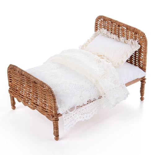 1:12 Miniaturpuppenhausbett, Märchengeschichte Pastoral Style Dollhouse Schlafzimmer Möbel, Rattanbett mit Abnehmbaren Spitzenbettwäsche und Kissen, Möbelzubehör Geschenk für Dollhouse Liebhaber von Minamzee