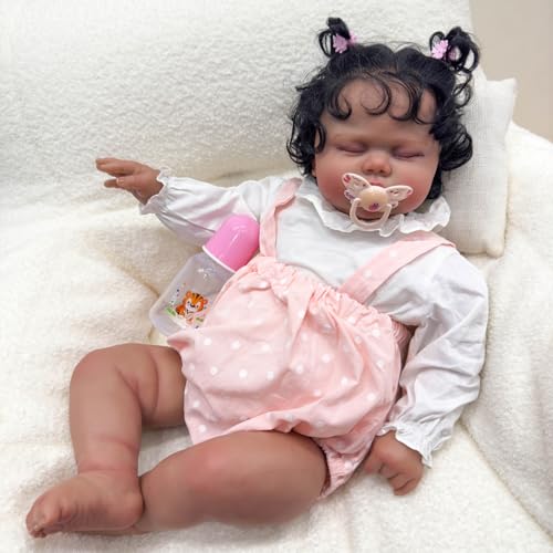 MineeQu 24 Zoll Reborn Kleinkindpuppe Afroamerikanisches Mädchen Lockige Gewurzelte Haare Rosa Polkadot-Romper Schlafende Sammlungsfigur von MineeQu