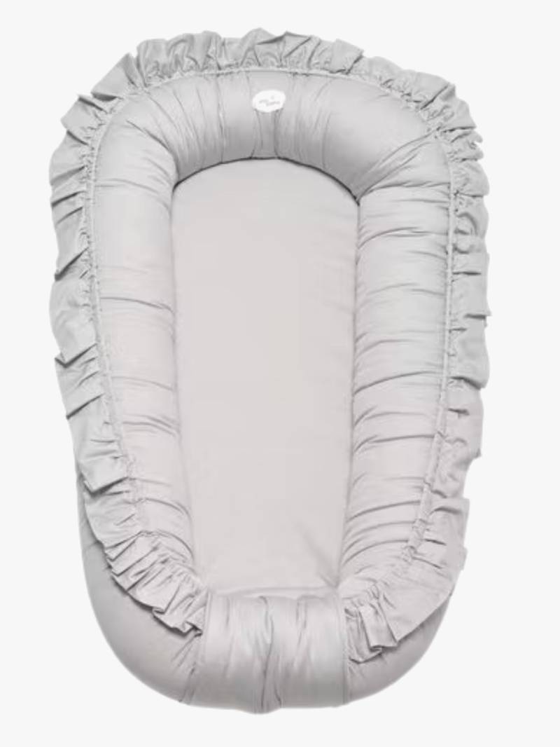 Mini Dreams Cozy Babynest Rüschen, Hellgrau von Mini Dreams