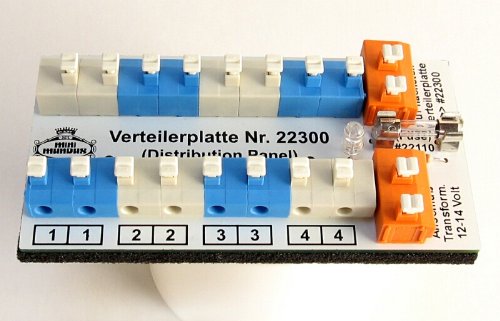 MiniMundus Verteilerplatte mit Kurzschlußanzeige/Sicherung, 8 Anschlüsse für das Puppenhaus MiniMundus Verteilerplatte mit Kurzschlußanzeige/Sicherung, 8 Anschlüsse für das Puppenhaus von MiniMundus