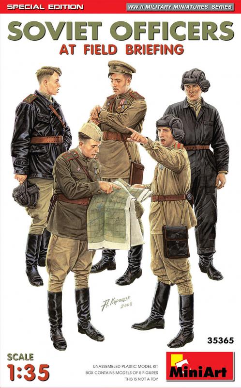 Soviet Officers at Field Briefing - Special Edition von Miniart