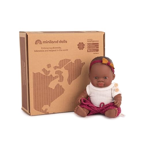 Miniland Dolls Geschenk-Set: 21 cm große afrikanische Babypuppe Mädchen und Dune-Set., Bunt, 31214 Miniland Dolls Geschenk-Set: 21 cm große afrikanische Babypuppe Mädchen und Dune-Set., Bunt, 31214 von Miniland