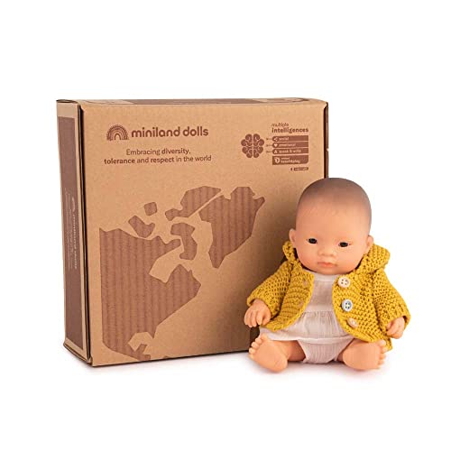 Miniland Dolls Geschenk-Set: 21 cm große asiatische Babypuppe Mädchen und Sea-Set., 31215, Bunt von Miniland
