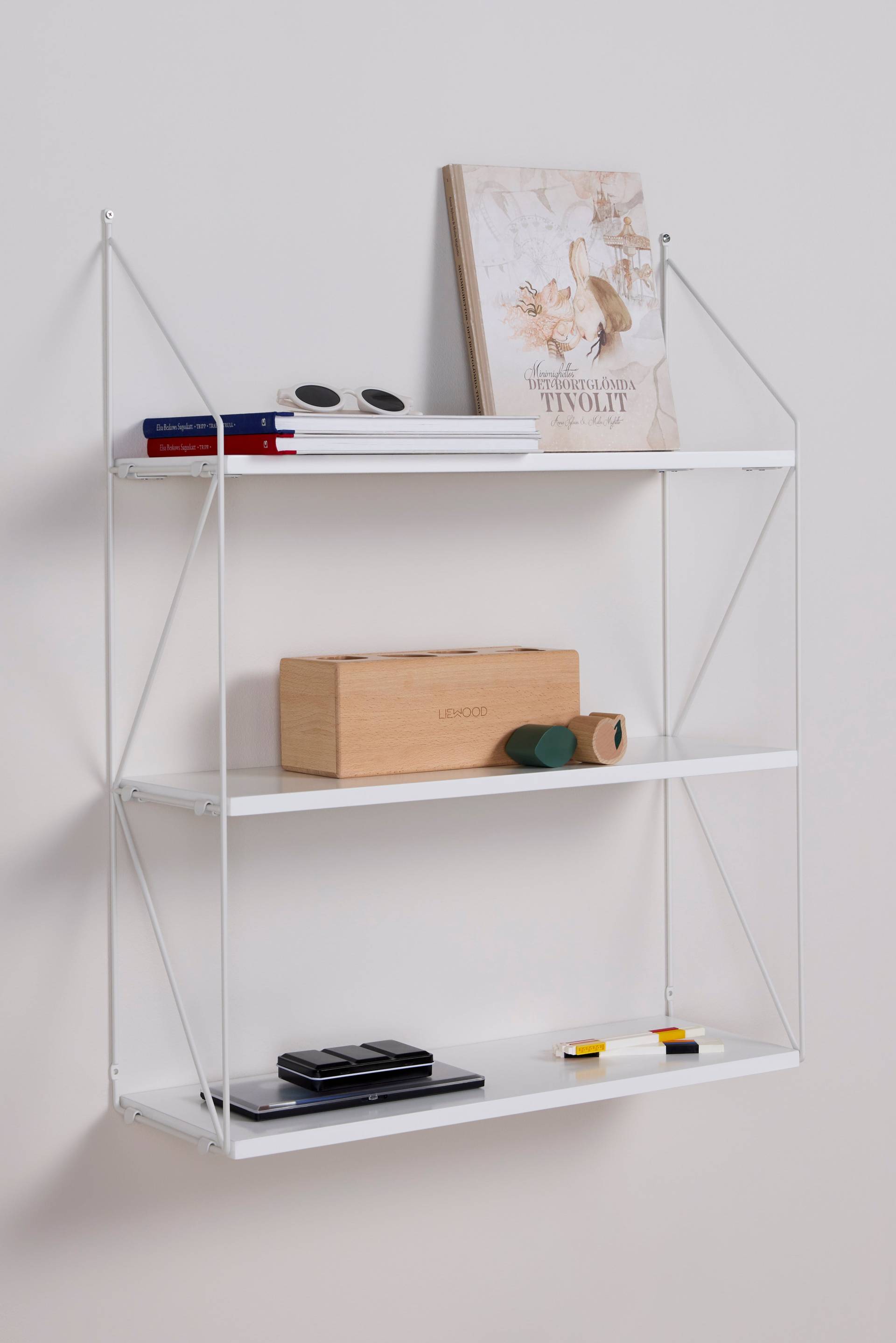 Minitude Wall Shelf BROOKLYN, White, Kinderzimmermöbel, Kindermöbel Minitude Wall Shelf BROOKLYN, White, Kinderzimmermöbel, Kindermöbel von Minitude