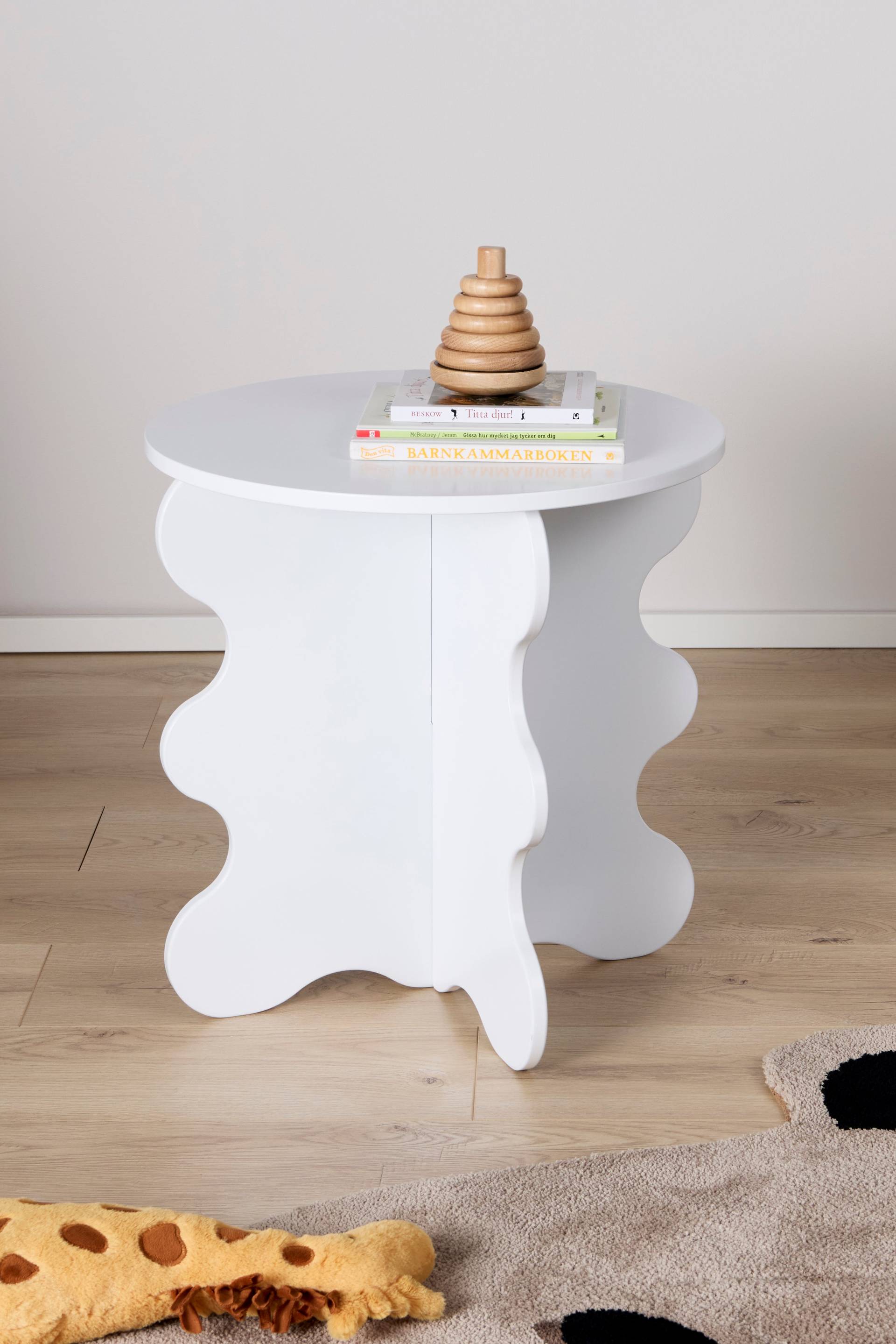 Minitude Wavy Beistelltisch, Weiß, Kinderzimmermöbel, Kindermöbel Minitude Wavy Beistelltisch, Weiß, Kinderzimmermöbel, Kindermöbel von Minitude