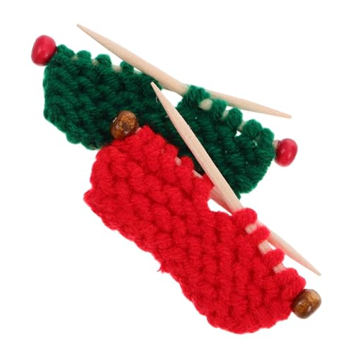 Mipcase 2 Stück Miniatur Gestrickte Mützen Handgefertigt Dekorativ Puppenhaus Zubehör Farblich Rot Grün Charmante Mini Strickmützen als Niedliche Schreibtisch und Wohnaccessoires von Mipcase