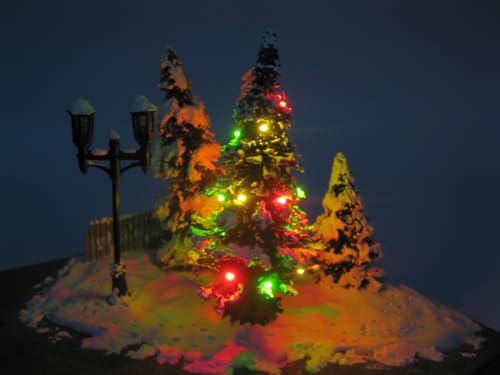 51293 Weihnachtsbaum mit Schnee und Lichterkette beleuchtet (gelb/grün/rot) von Modellbau Schönwitz