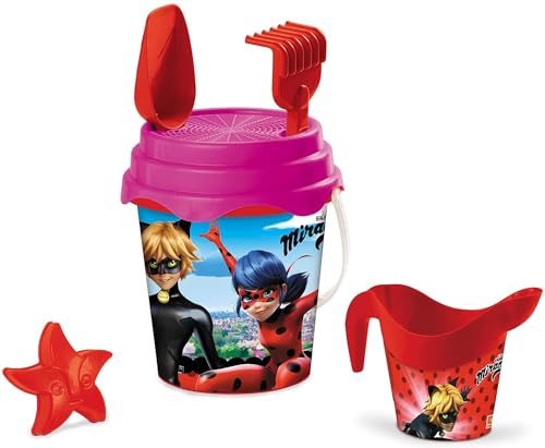 Mondo Toys - BUCKET SET + WATER CAN MIRACULOUS - Sandeimer Set ø17 cm mit Giesser - 6-Teiliges Strandspielzeug Set für Kinder ab 3 Jahren, Strandset - 28407 von Mondo