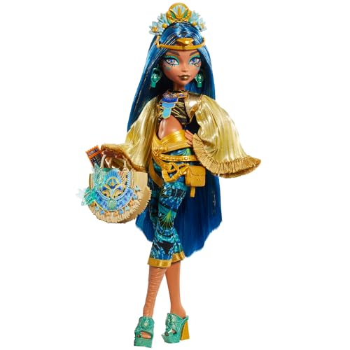 Monster High Cleo De Nile-Puppe mit glamourösem Festival-Outfit und Festival-Zubehör wie Snacks, Bandposter, Statement-Tasche und mehr, HXH81 Monster High Cleo De Nile-Puppe mit glamourösem Festival-Outfit und Festival-Zubehör wie Snacks, Bandposter, Statement-Tasche und mehr, HXH81 von Monster High