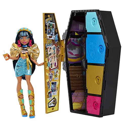 Monster High HKY63 - Puppe und Modeset, Cleo De Nile mit Spind und über 19 Zubehörteilen, Skulltimate Secrets, Puppen Spielzeug für Kinder ab 4 Jahren Monster High HKY63 - Puppe und Modeset, Cleo De Nile mit Spind und über 19 Zubehörteilen, Skulltimate Secrets, Puppen Spielzeug für Kinder ab 4 Jahren von Monster High