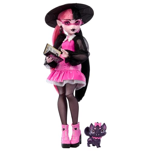 Monster High Draculaura-Puppe mit ihrem Haustier, der Fledermaus-Katze Count Fabulous, und Accessoires wie Rucksack, Zauberbuch, Bento-Box und mehr, HRP64 von Monster High