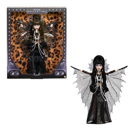 Monster High-Puppe, Elvira, Herrin der dunklen Magie, Sammelfigur in einem schwarzen Kunstlederkleid mit silbernem Batwing-Cape und hochwertigem Zubehör, HYV99 von Monster High
