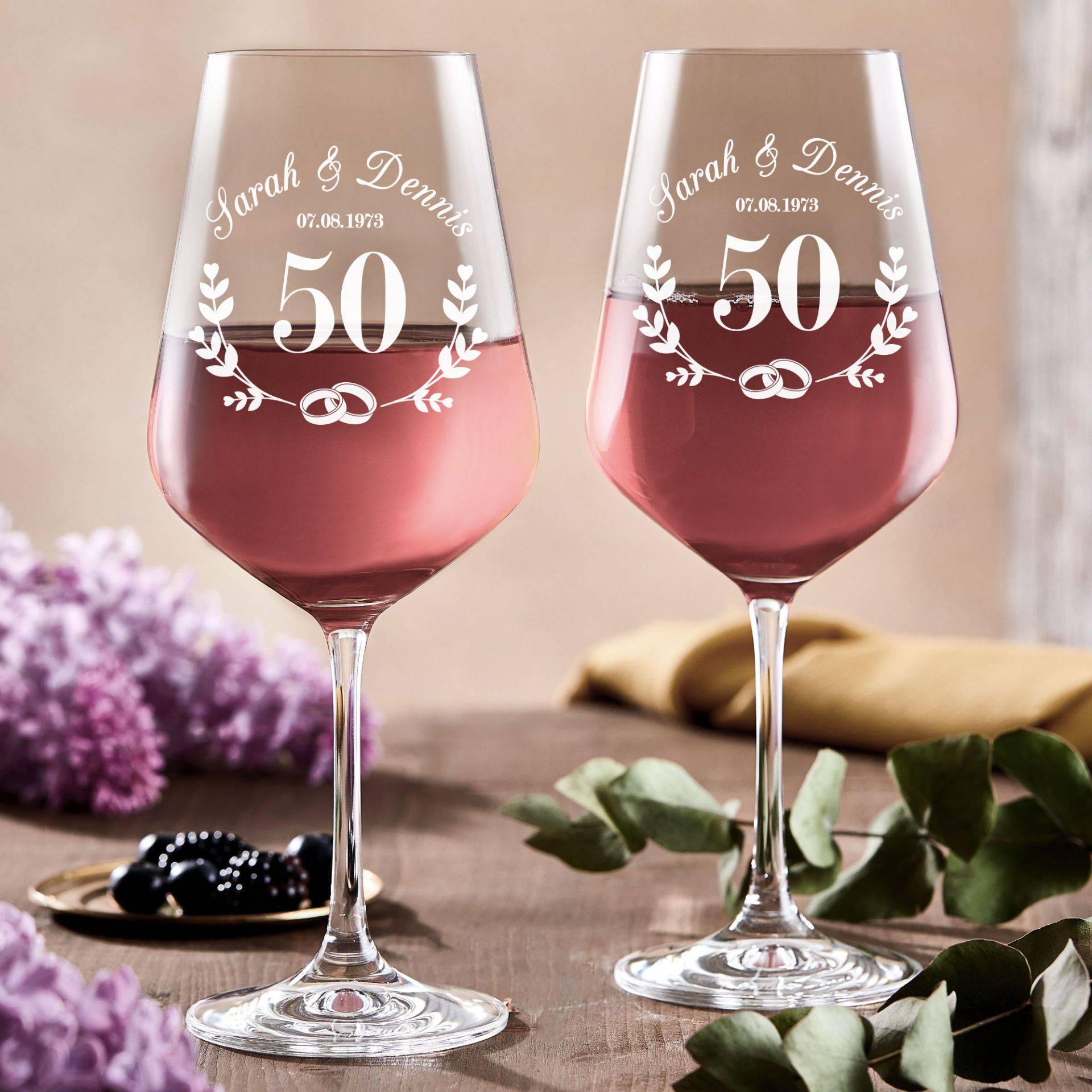 2er Set Weingläser mit Gravur - Goldhochzeit 2er Set Weingläser mit Gravur - Goldhochzeit von Monsterzeug